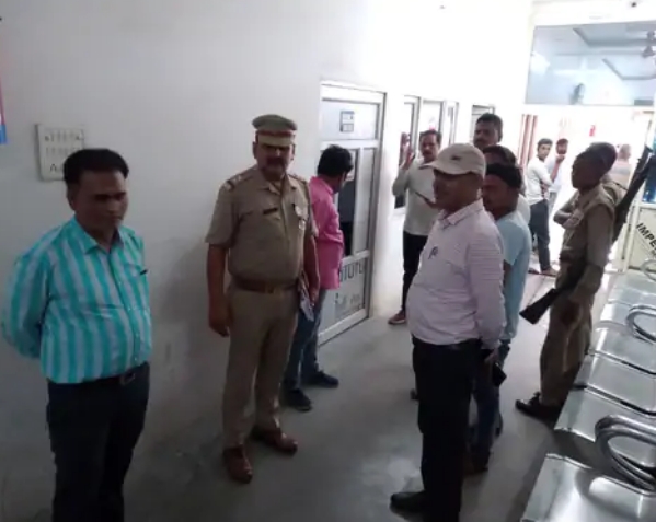 पीलीभीत :पूरनपुर में कई वर्षों से अवैध रूप से संचालित हो रहा था नर्सिंग होम किया गया सील।