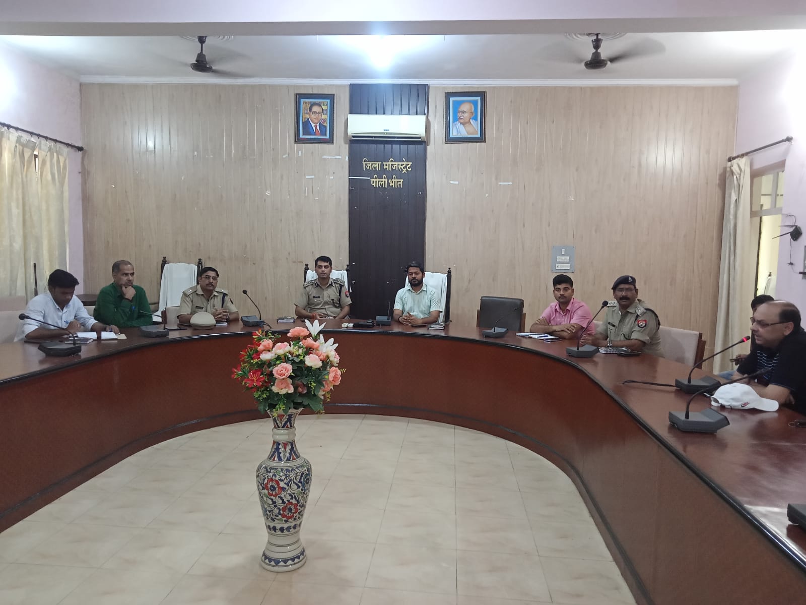 पीलीभीत: गोष्ठी में जिलाधिकारी एवं पुलिस अधीक्षक  द्वारा दिया गया अमन और शांति का संदेश।