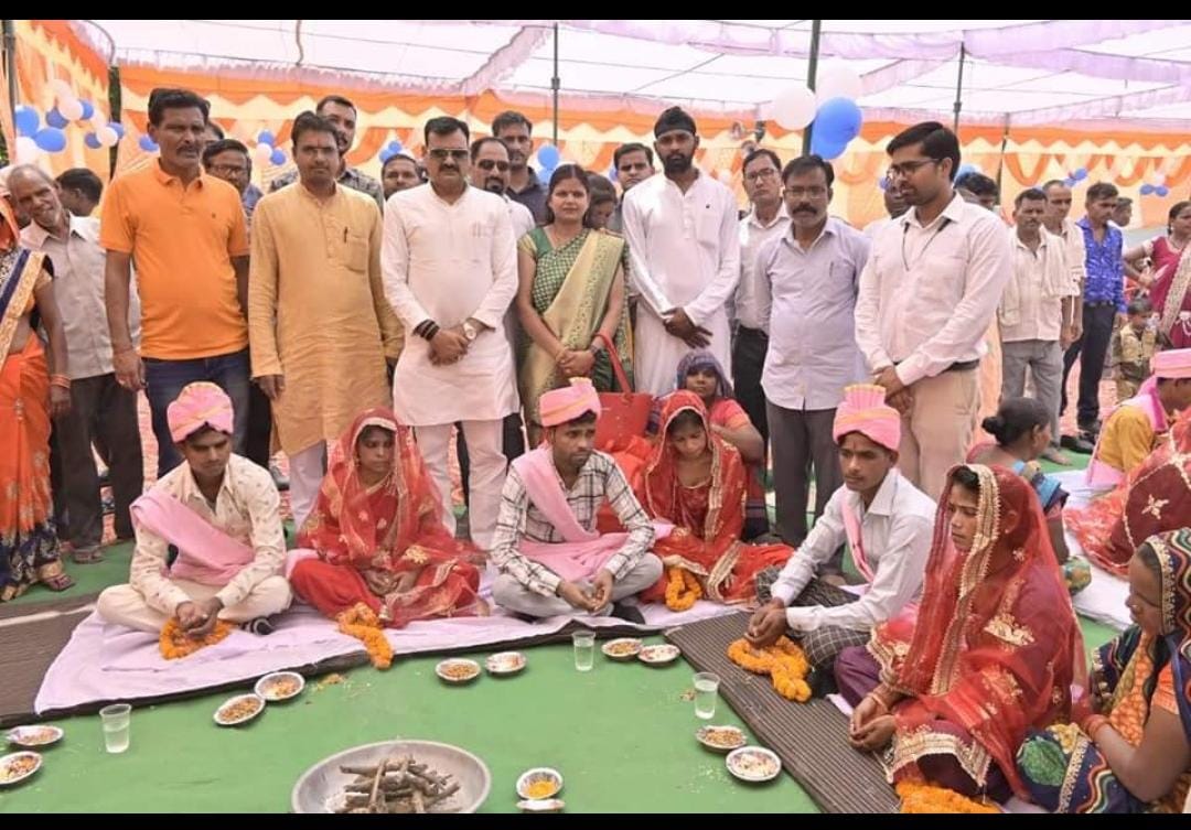 पीलीभीत :सामूहिक विवाह का विधि विधान से आयोजन किया गया