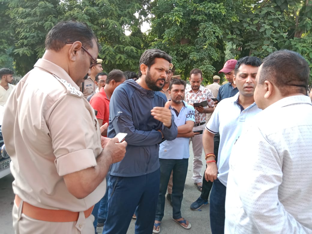 पीलीभीत में सड़क हादसा; 10 की मौत