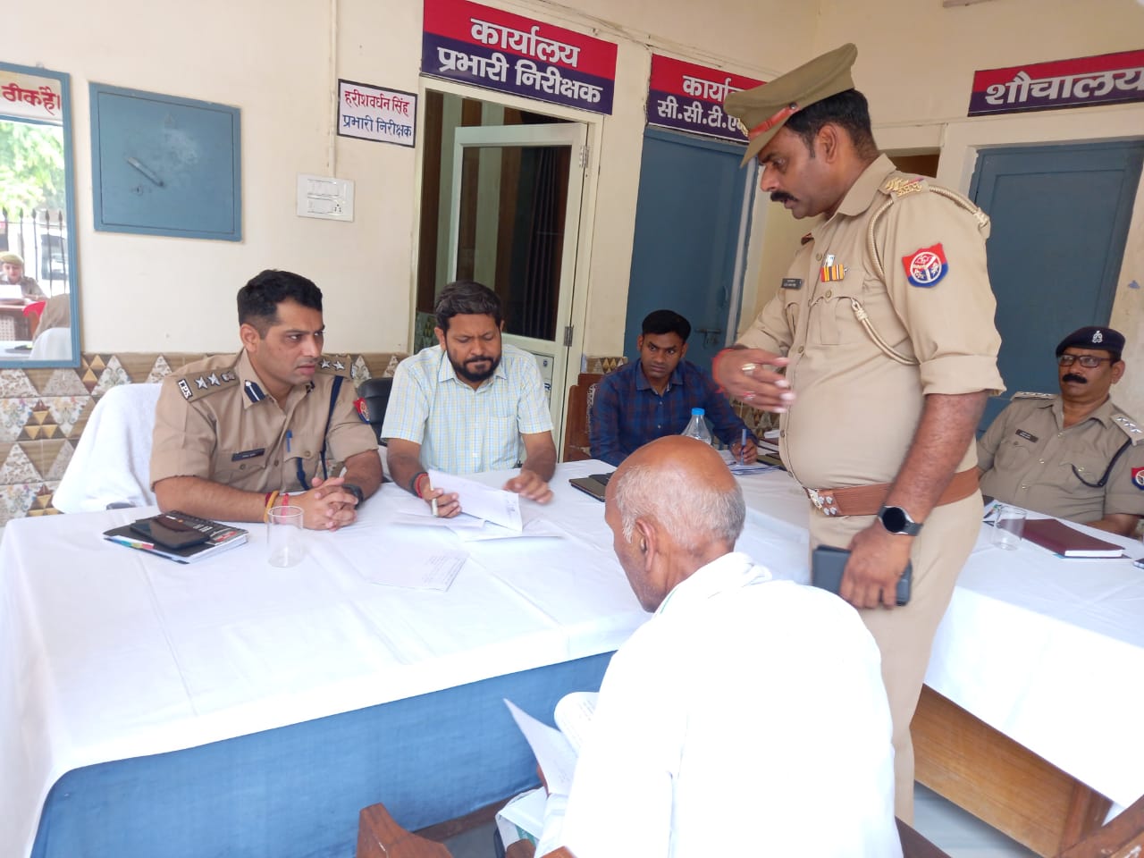 पीलीभीत:जिलाधिकारी एवं पुलिस अधीक्षक ने थाना समाधान दिवस के अवसर पर की गई जनसुनवाई