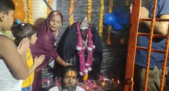मैनपुरी:सनी भव्य आरती के दौरान भंडारे का किया गया आयोजन