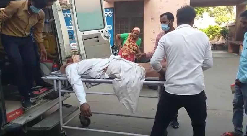 पीलीभीत :तेज रफ्तार कार ने बाइक सवार को मारी टक्कर बाइक सवार पुत्र की मौत पिता गंभीर रूप से घायल।