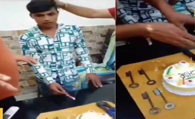 मोहल्ले में पकड़ा गया चोर, बर्थडे पता चला तो लोगों ने मिलकर कटवा दिया केक