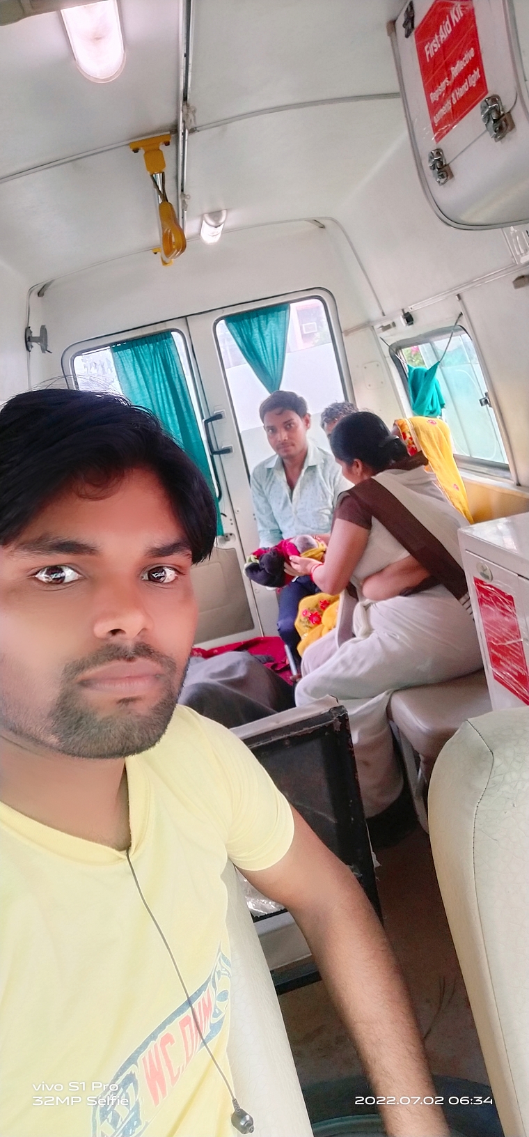 पीलीभीत: ईमटी भोजराज की सूझबूझ से हुआ गर्भवती का एंबुलेंस में सुरक्षित प्रसव