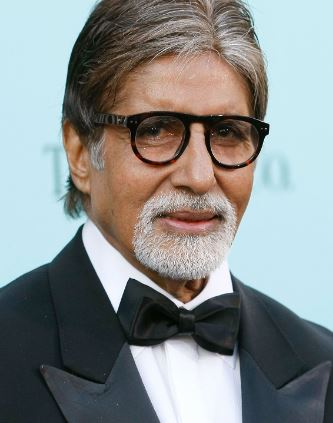 बॉलीवुड के कुछ अजीबोगरीब मामले , अधिक देर तक राष्ट्रगान गाने पर अमिताभ पर दर्ज हुआ था केस