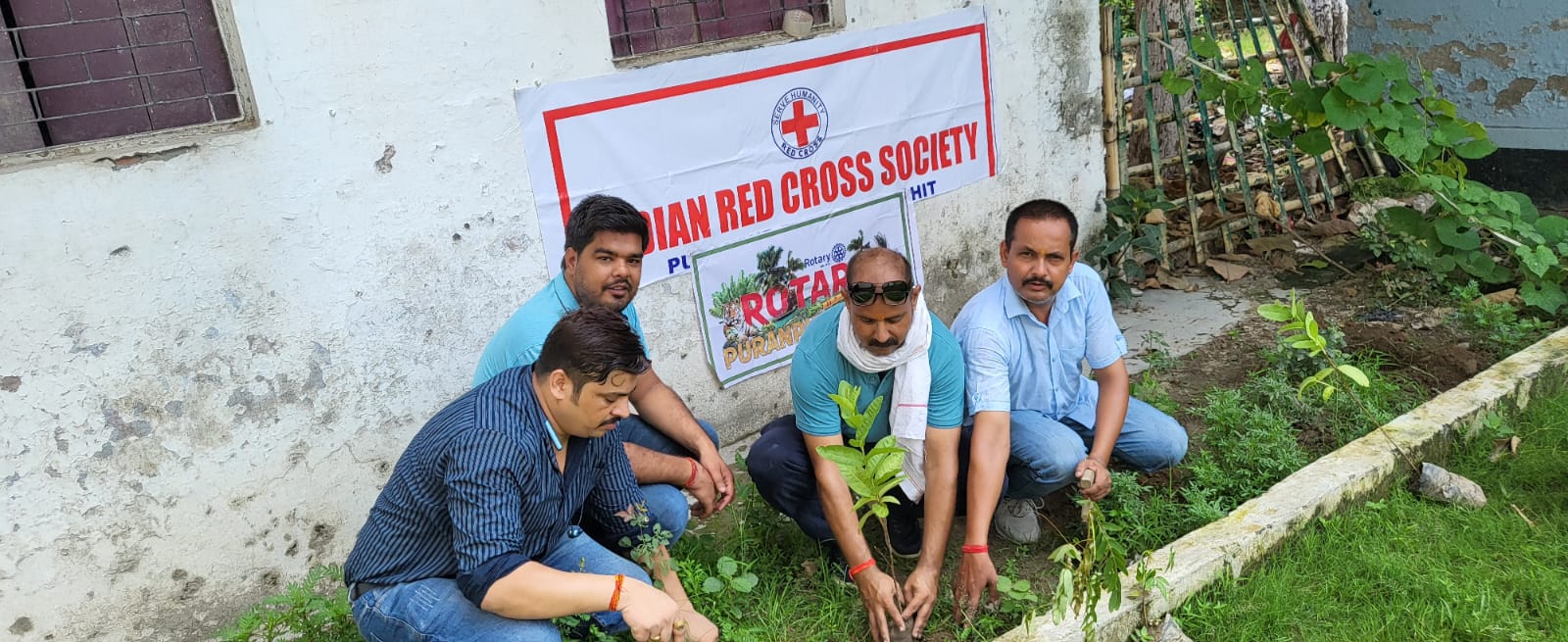 पीलीभीत : रोटरी क्लब पूरनपुर रॉयल्स एवं इंडियन रेड क्रॉस सोसाइटी शाखा ने वृक्षारोपण किया।
