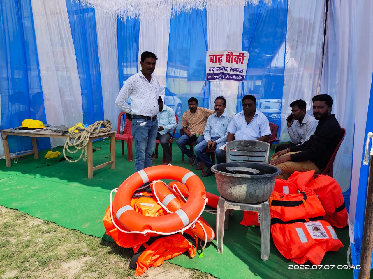 पीलीभीत:फ्लड पीएसी के जवानों ने नदी में डूब रहे व्यक्ति को बचाने व टापू में फंसे लोगों को रेस्क्यू करने का किया पूर्वाभ्यास।