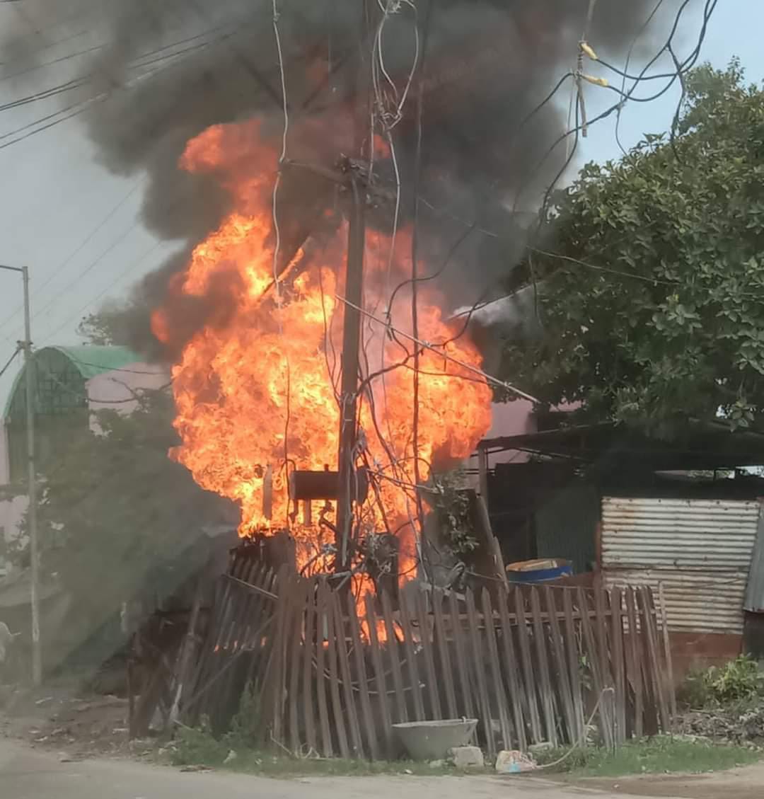 सीतापुर : मिश्रिख में धू-धू कर जला ट्रांसफार्मर ,लगा रहा जाम, देर से पहुंची फायर ब्रिगेड