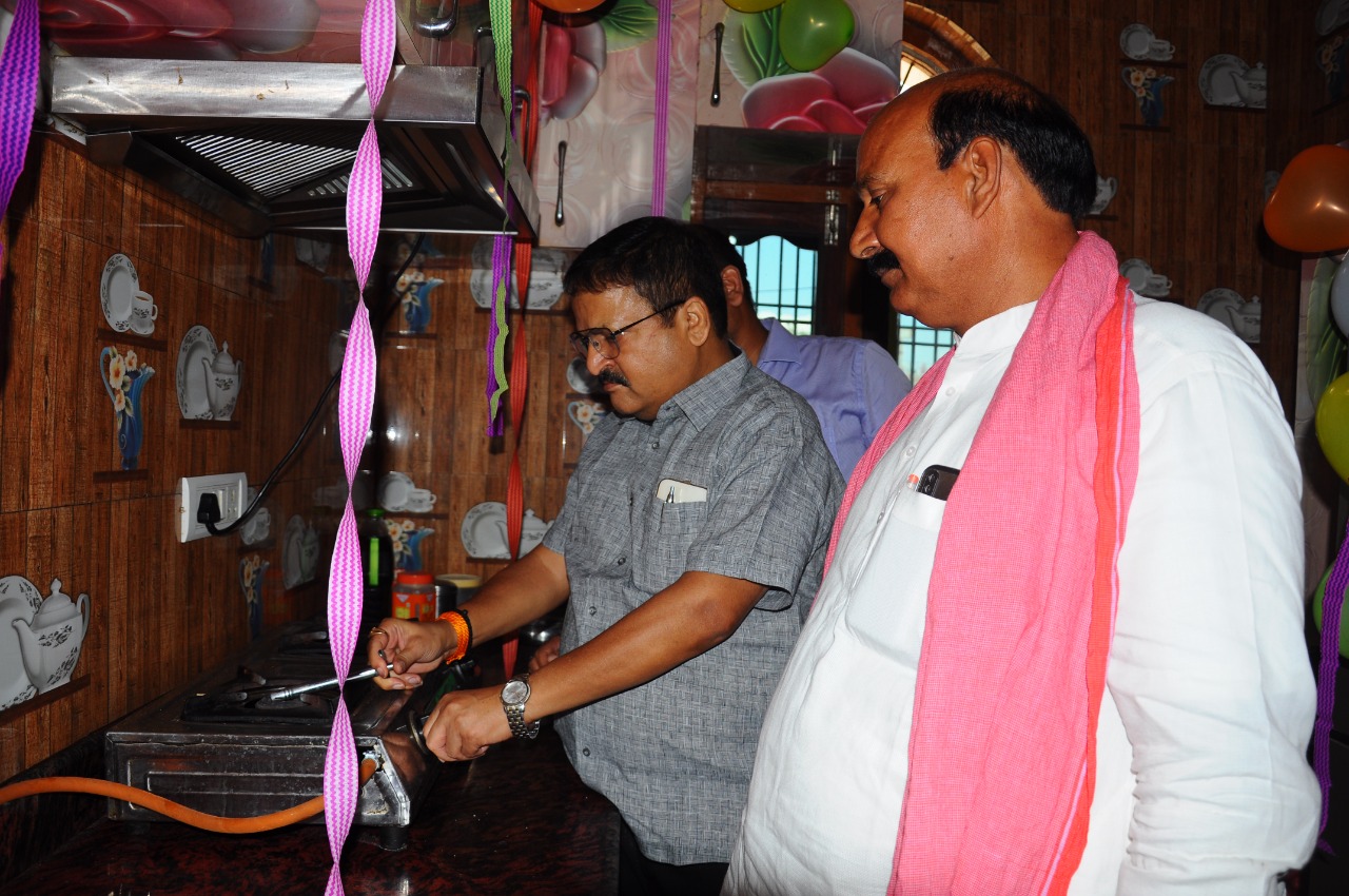 जौनपुर:जौनपुर शहर के सूरज घाट एरिया में अब पाइपलाइन से नेचुरल गैस की सप्लाई,सिलेंडर की टेंशन खत्म
