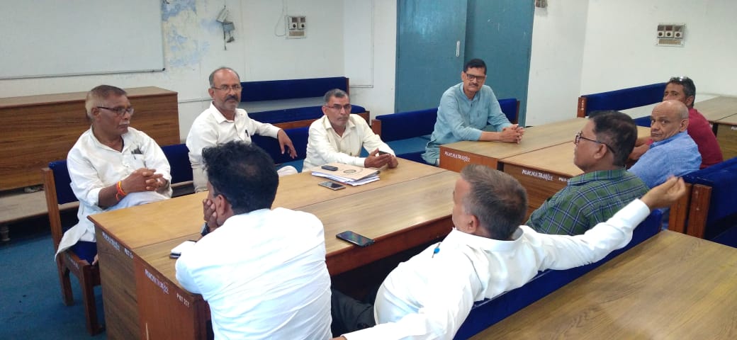 जौनपुर:पूर्वांचल विश्व विद्यालय के कमचारी संघ ने संघठन के चुनाव को लेकर की बैठक
