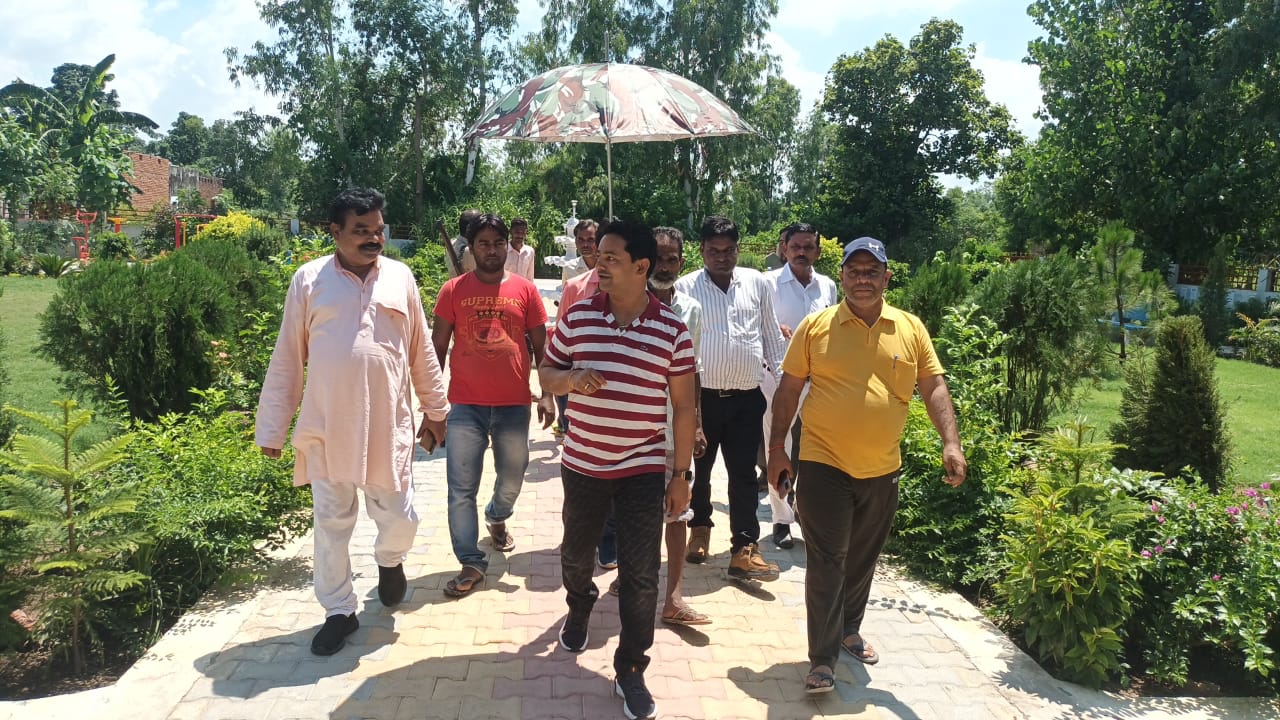 पीलीभीत : एसडीएम ने अमृत सरोवर और हर्बल पार्क का किया निरीक्षण