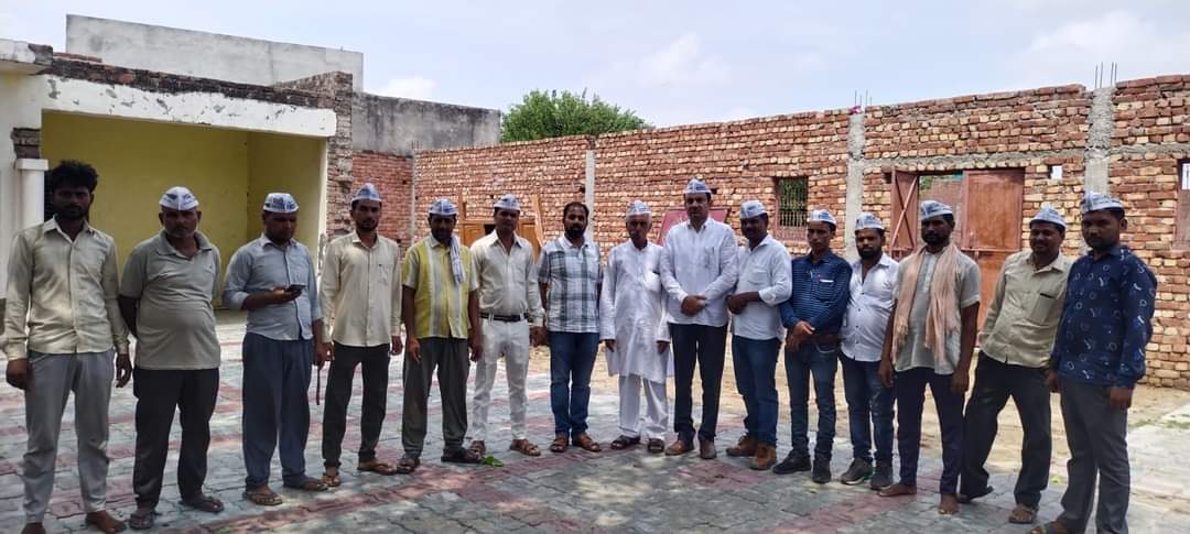 फर्रुखाबाद:नगर पंचायत कम्पिल में आम आदमी पार्टी की बैठक सम्पन्न। एड० अजीम हुसैन बने नगर अध्यक्ष