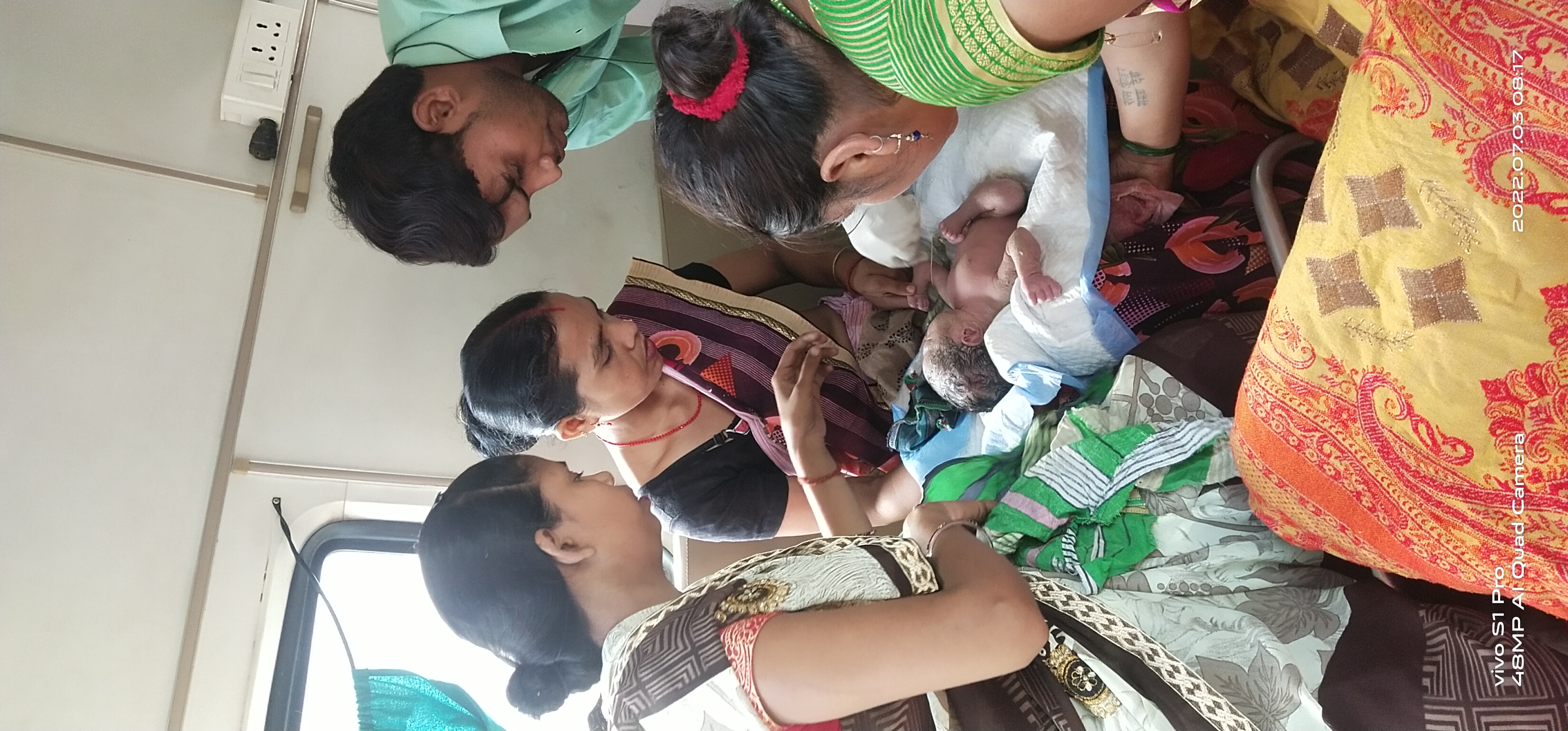 पीलीभीत : ईमटी पायलट की सूझबूझ से 102 एंबुलेंस में कराया सुरक्षित प्रसव