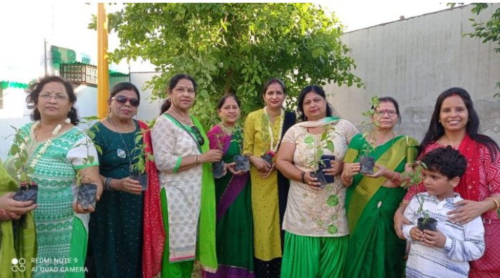 बरेली :वृक्ष से हमारे जीवन और हमारे वातावरण खुश  रहते है -पूनम गंगवार