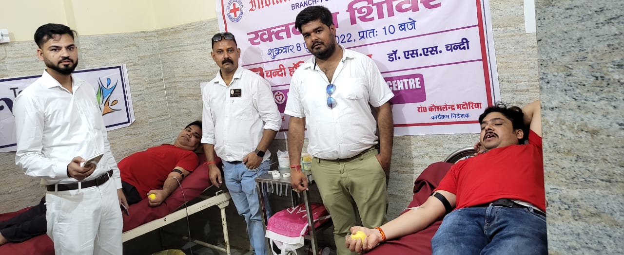 पीलीभीत :तहसीलदार व क्षेत्राधिकारी ने रक्तदान शिविर का शुभारंभ किया