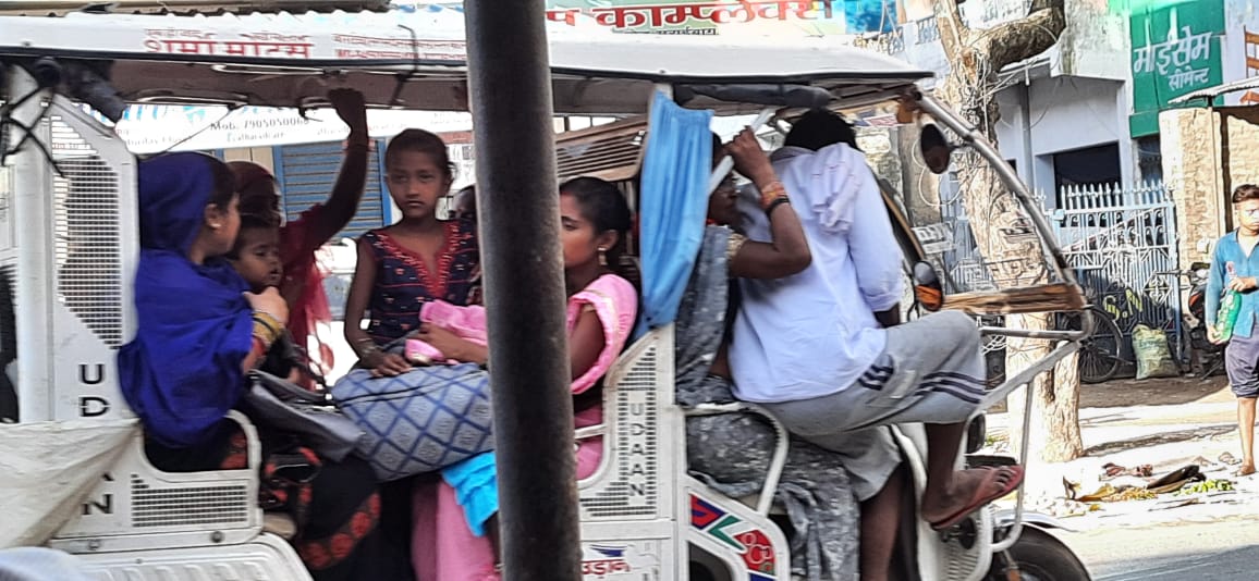 रायबरेली:ई-रिक्शा चालकों की मनमानी सवारियों की जान जोखिम में