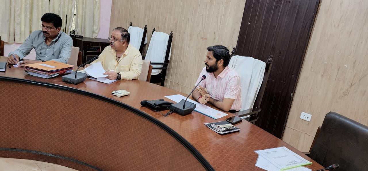 पीलीभीत : जिलाधिकारी की अध्यक्षता में जनपद स्तरीय द्वितीय अन्तर्विभागीय समन्वय समिति की बैठक सम्पन्न।
