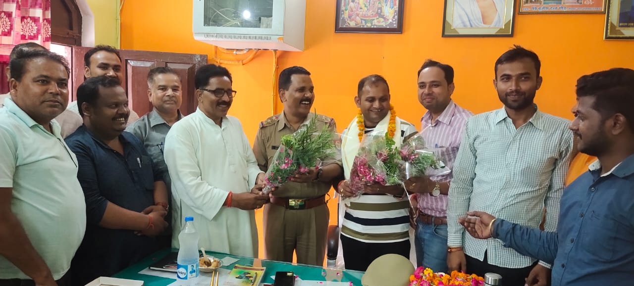 रायबरेली :व्यापारियों ने नवागंतुक थाना अध्यक्ष का किया स्वागत