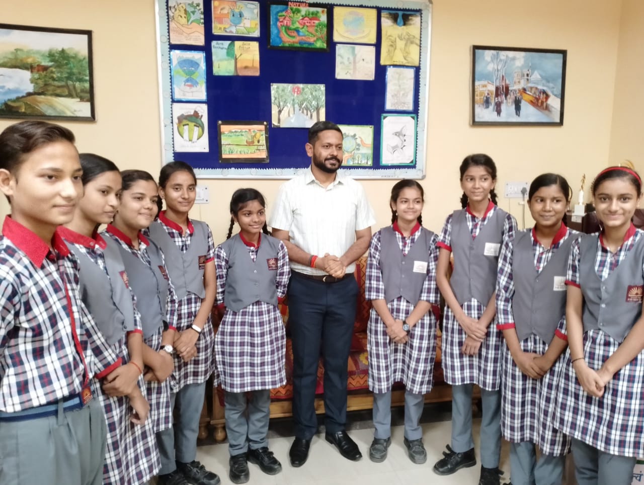 पीलीभीत :जिलाधिकारी की अध्यक्षता में केन्द्रीय विद्यालय की बैठक सम्पन्न।