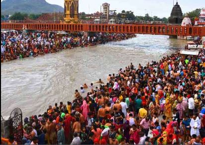 रायबरेली : गुरु पूर्णिमा पर लाखों श्रद्धालुओं ने गंगा में लगाई आस्था की डुबकी