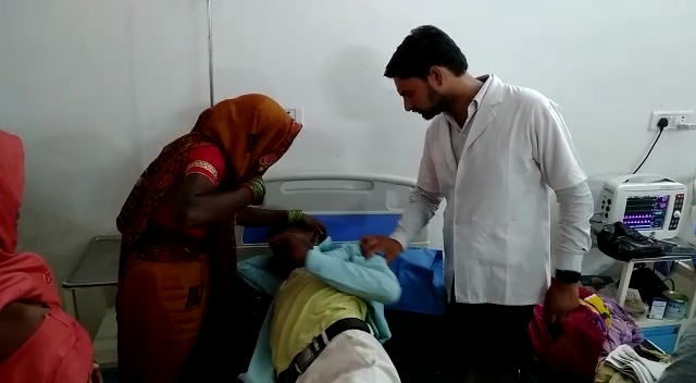 बरेली/आँवला - दो मोटरसाइकिल की आपसी भिड़ंत में एक गंभीर रूप से घायल, निजी अस्पताल में भर्ती।