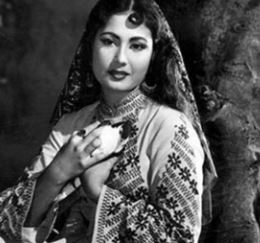 ट्रेजेडी क्वीन के नाम से जानी जाने वाली मशहूर एक्ट्रेस मीना कुमारी ने शुरू की थी मजबूरी में एक्टिंग, डाकू भी हो गए थे फैन