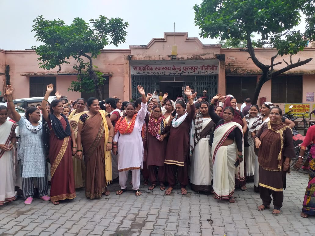 पीलीभीत : मानदेय को लेकर गरजीं आशाएं,सौंपा ज्ञापन