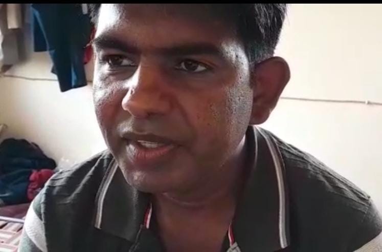 आँवला/बरेली - शनि मंदिर बनवाने को ईंटे लेने गए प्रधान को कुछ लोगों ने अवैध असलहा लेकर घेरा।