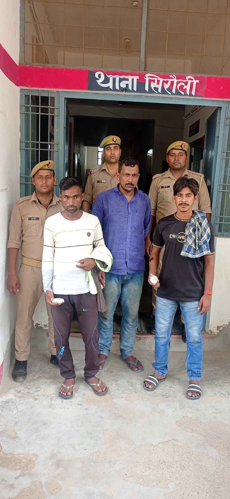 बरेली - सिरौली पुलिस ने 360 ग्राम अफीम सहित तीन तस्करों को गिरफ्तार कर भेजा जेल।