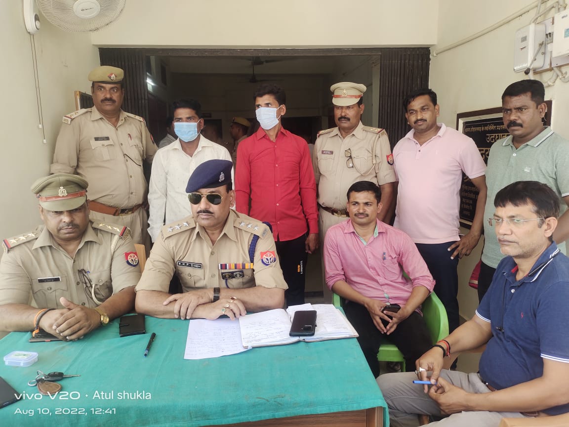 सिद्धार्थनगर : महाराष्ट्र राज्य के वांछित अभियुक्तगण को शोहरतगढ़ पुलिस, एस.टी.एफ. व महाराष्ट्र पुलिस टीम द्वारा गिरफ्तार कर माननीय न्यायालय भेजा गया