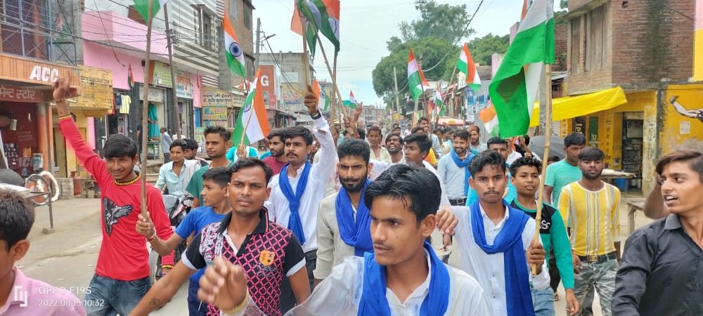 आँवला/बरेली - भीम आर्मी के वरिष्ठ नेताओं ने निकाली तिरंगा यात्रा।