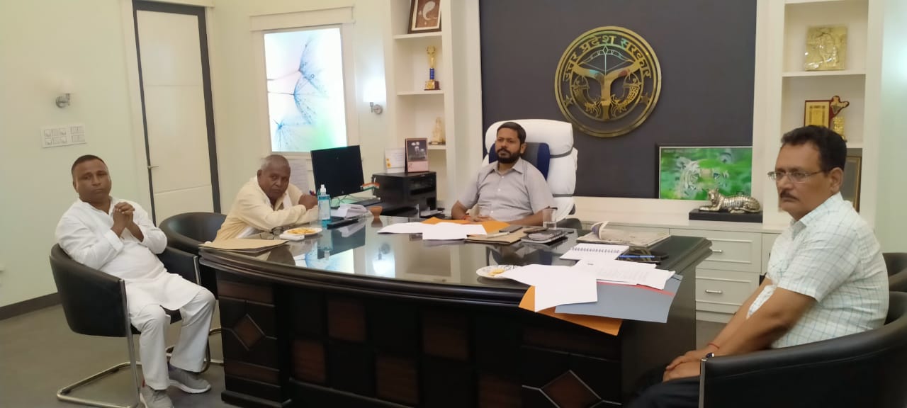 पीलीभीत : जिलाधिकारी/ जिला निर्वाचन अधिकारी की अध्यक्षता में मतदेय स्थलों के भौतिक सत्यापन के पश्चात मतदेय स्थलों के सम्भाजन/समायोजन सम्बन्ध में बैठक सम्पन्न।