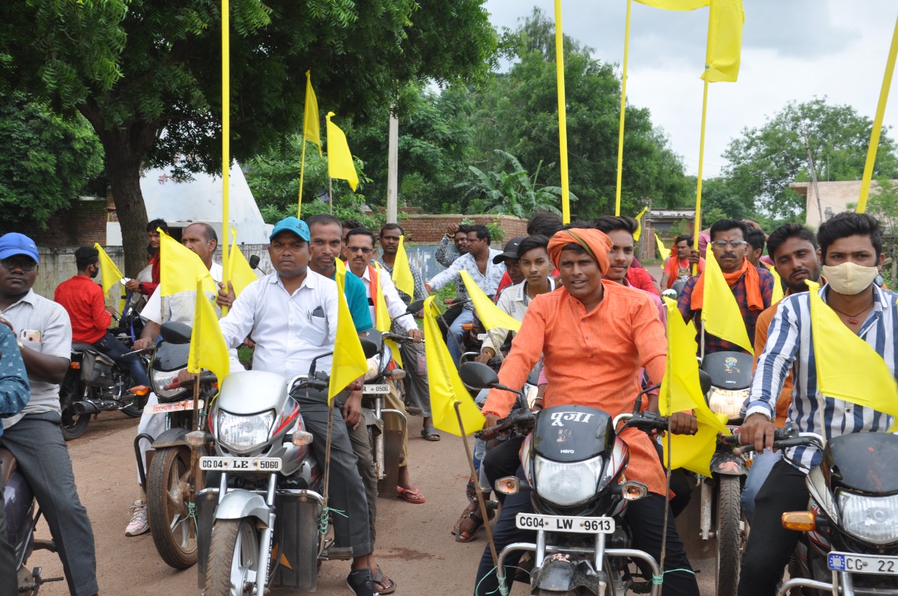 रायपुर:- कृष्ण जन्माष्टमी के उपलक्ष पर युवा यादव महासभा तिल्दा नेवरा के द्वारा निकाली गई भव्य बाइक रैली