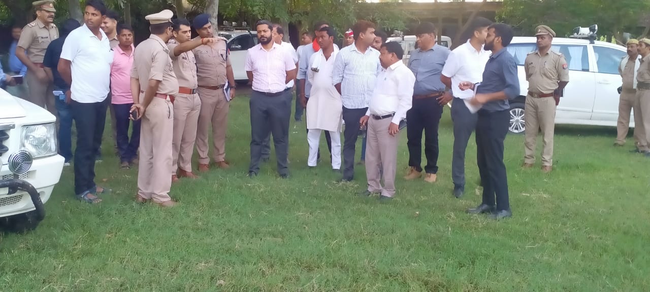 पीलीभीत: जिला अधिकारी एवं पुलिस अधीक्षक द्वारा राज्यपाल के संभावित दौरे के दृष्टिगत सुरक्षा व्यवस्था एवं अन्य व्यवस्थाओं का लिया गया जायजा।
