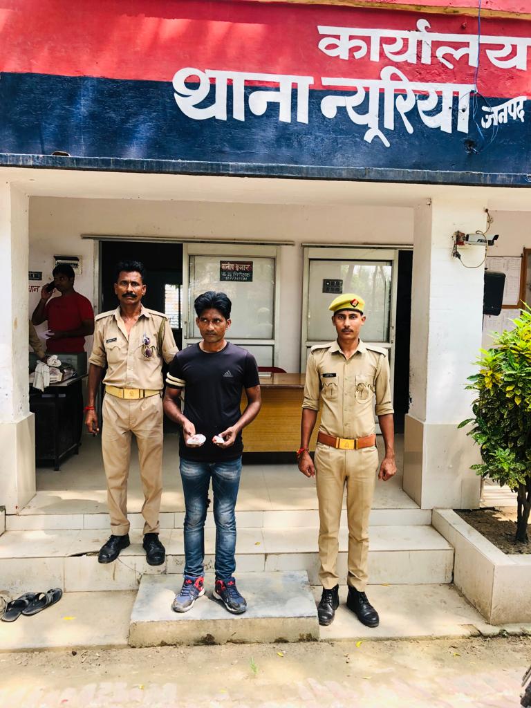 पीलीभीत : ड्रग्स एवं अवैध शराब के खिलाफ चलाये गए अभियान में दो अभियुक्तों को किया गया गिरफ्तार ।