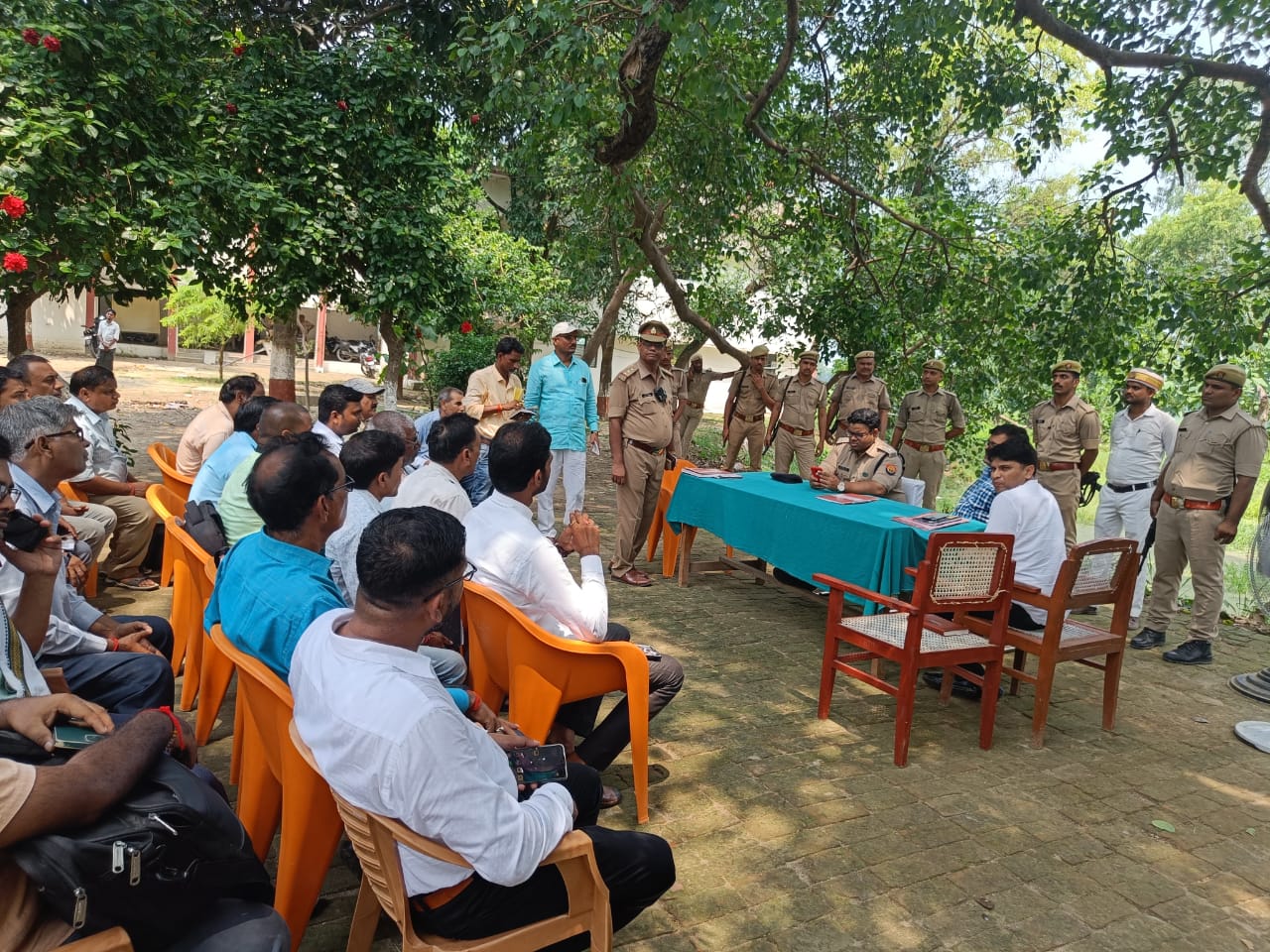 सिद्धार्थनगर -श्री संजीव रंजन, जिलाधिकारी व श्री अमित कुमार आनन्द, पुलिस अधीक्षक द्वारा थाना त्रिलोकपुर पर आयोजित थाना समाधान दिवस पर सुनी गयी जनता की फरियाद