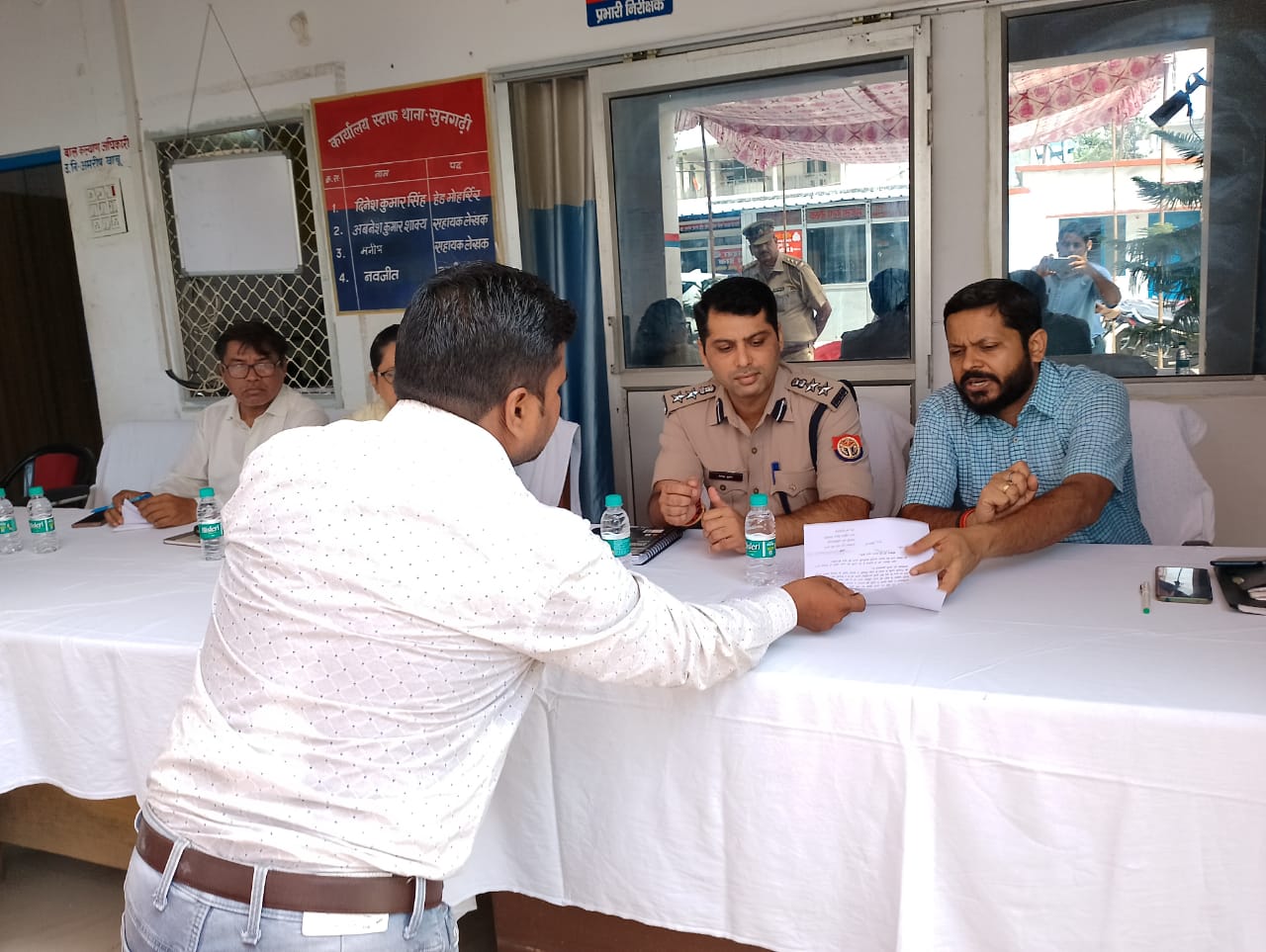 पीलीभीत: जिलाधिकारी एवं पुलिस अधीक्षक ने थाना समाधान दिवस के अवसर पर की गई जनसुनवाई।