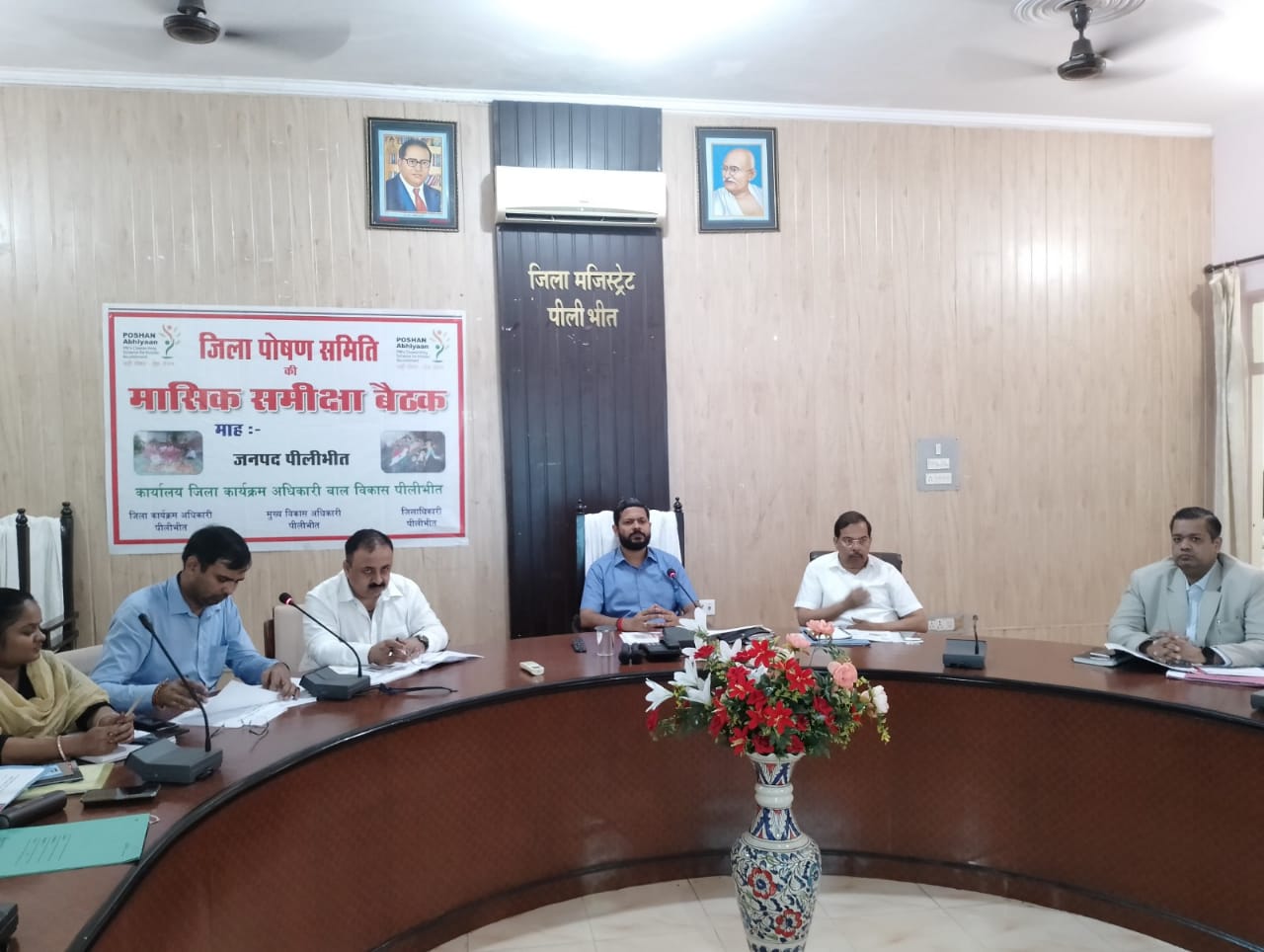 पीलीभीत : शेष अति कुपोषित बच्चों को वितरित किये जाये पोषण किट-जिलाधिकारी ।