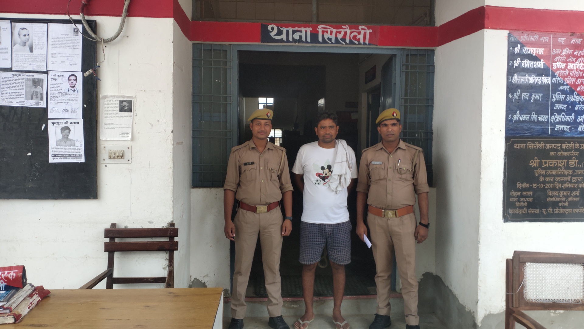 बरेली - थाना सिरौली पुलिस ने एथेनॉल चोरी मामले में मास्टरमाइंड तीसरे मुलजिम को गिरफ्तार कर भेजा जेल।