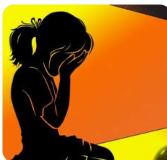 बरेली :चार साल कई छात्रा को मेहंदी लगाने पर हाथ ऊपर कर खडे रहने कई सजा से अभिभावकों मे आक्रोश