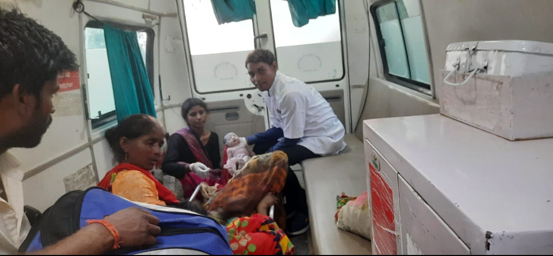 पीलीभीत : ईमटी भोजराज की सूझबूझ से हुआ गर्भवती का एंबुलेंस में सुरक्षित प्रसव