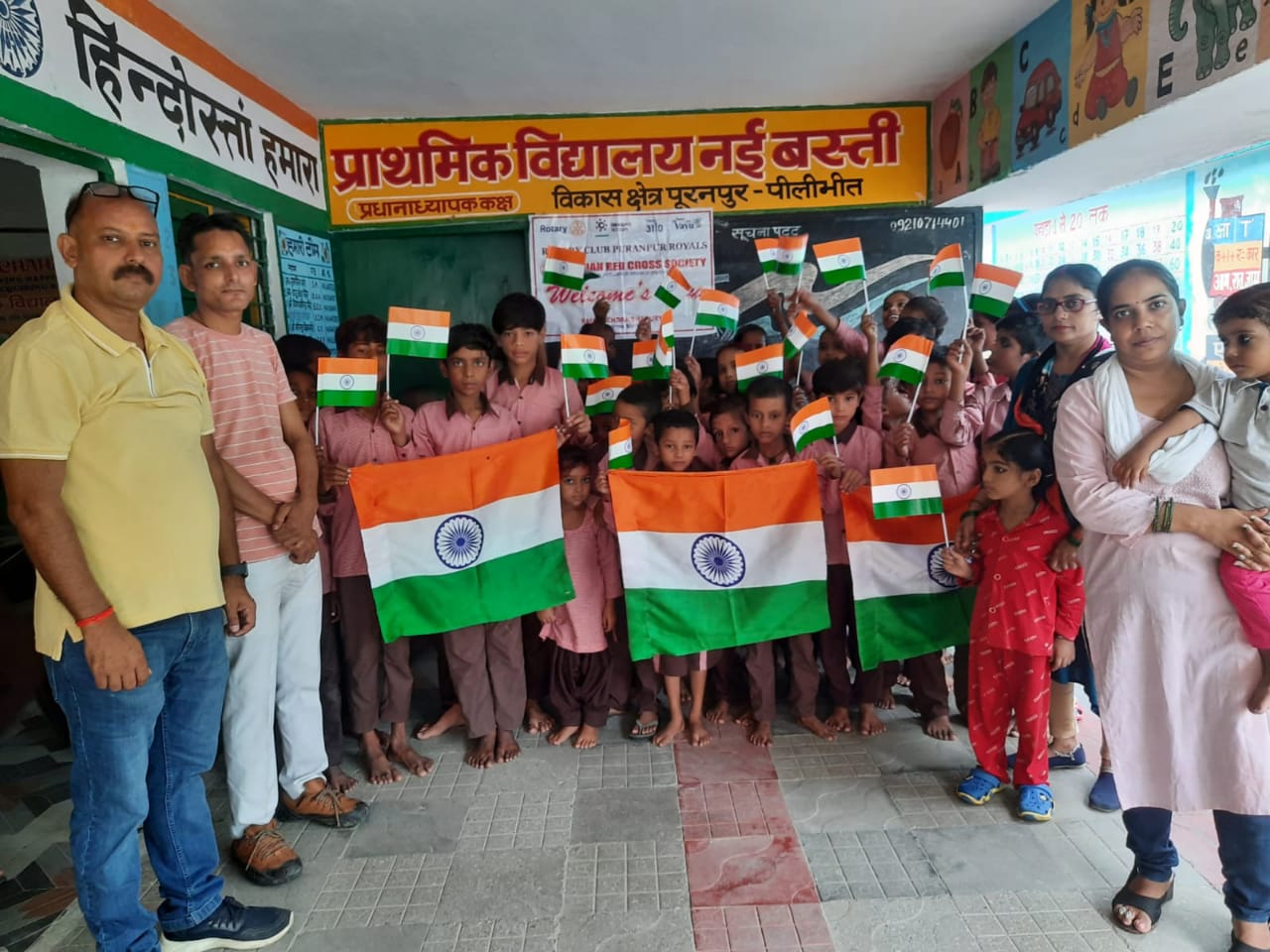 पीलीभीत: इंडियन रेड क्रॉस सोसाइटी शाखा पूरनपुर पीलीभीत तथा रोटरी क्लब पूरनपुर रॉयल्स ने संयुक्त रूप से हर घर तिरंगा अभियान शुरू किया