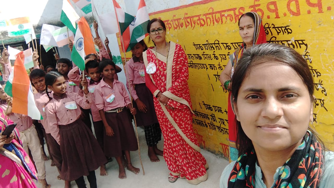शाहजहांपुर:प्राथमिक विद्यालय भावलखेड़ा प्रथम में निकाली गई तिरंगा यात्रा