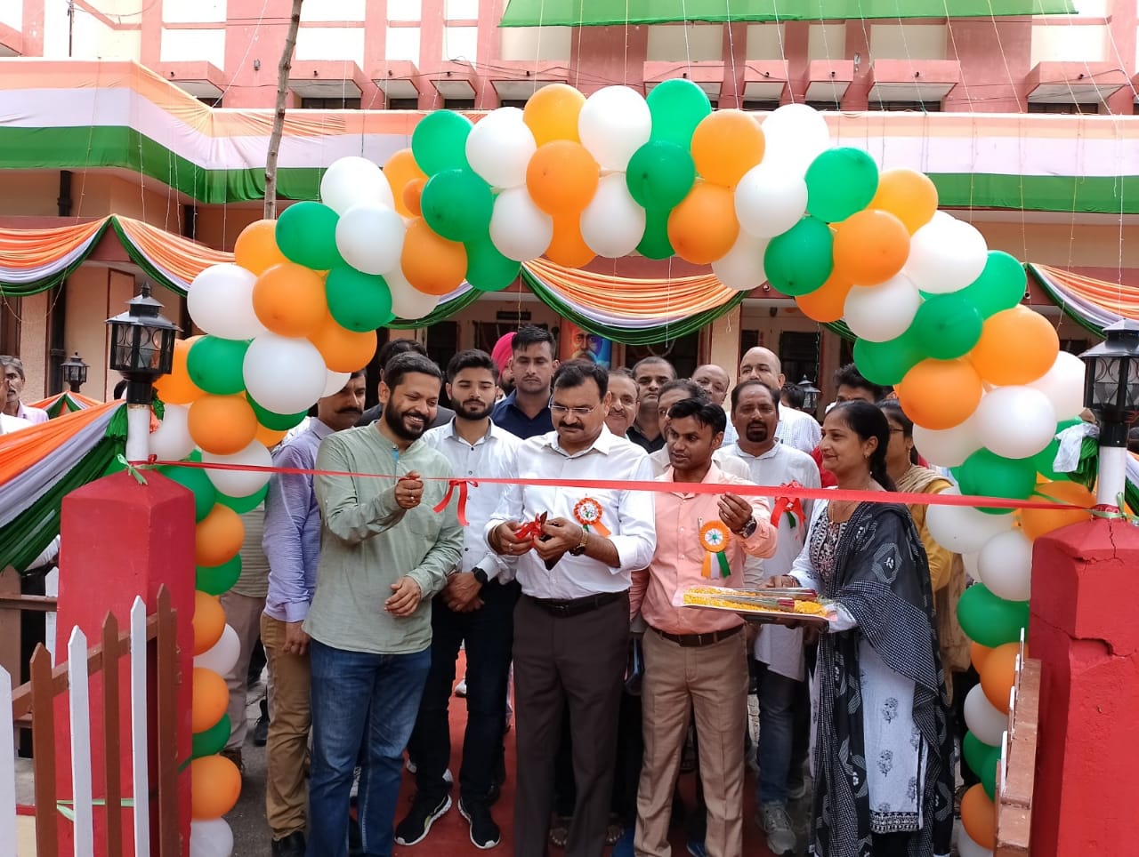 पीलीभीत :राज्यमंत्री एवं जिलाधिकारी द्वारा ऑर्गेनिक हब का फीता काटकर किया गया उद्घाटन।