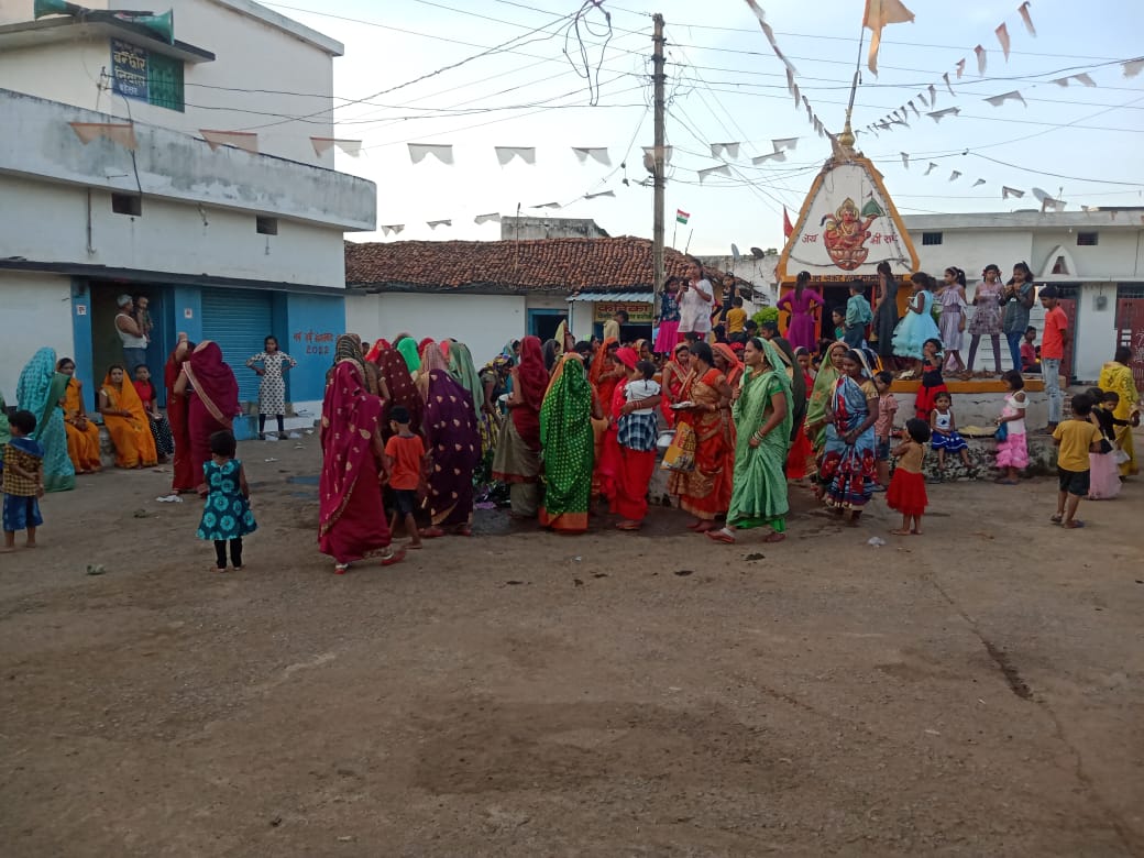 छत्तीसगढ़ी म पढ़व- नोनी बाबू ल देवय सगरी मइया वरदान दीदी वो, पूजा करबोन कमरछठ के विधि-विधान