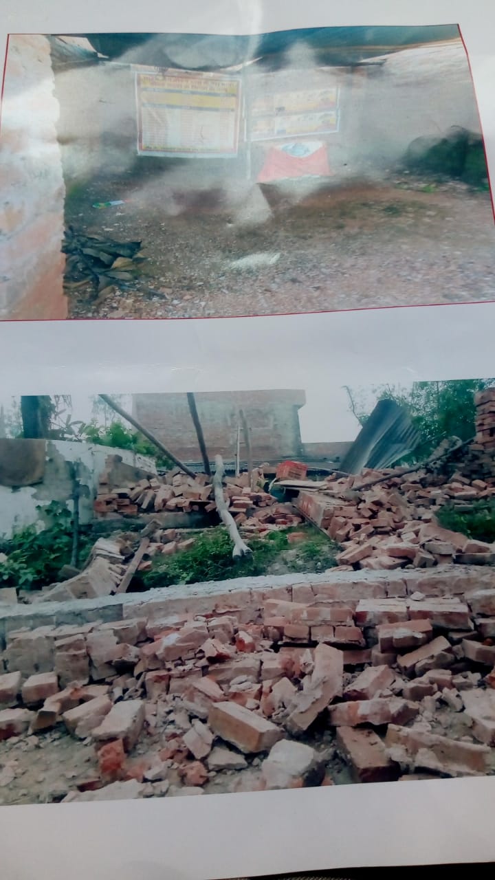 रायबरेली  : दबंगों  ने गिराया दस साल पुराना मंदिर, मूर्ती की गायब