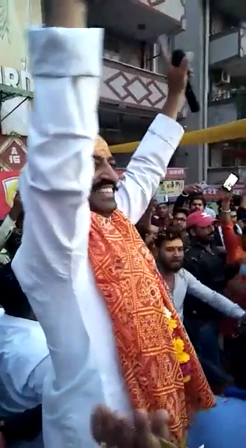 बरेली - धूमधाम से मनाया गया हिंदू रक्षा दल के राष्ट्रीय अध्यक्ष भूपेंद्र चौधरी का जन्मदिन।