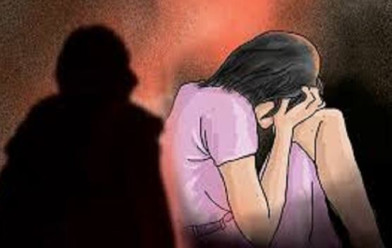 पीलीभीत : युवती से छेंडछांड,फिर घर में घुस कर दुष्कर्म का प्रयास