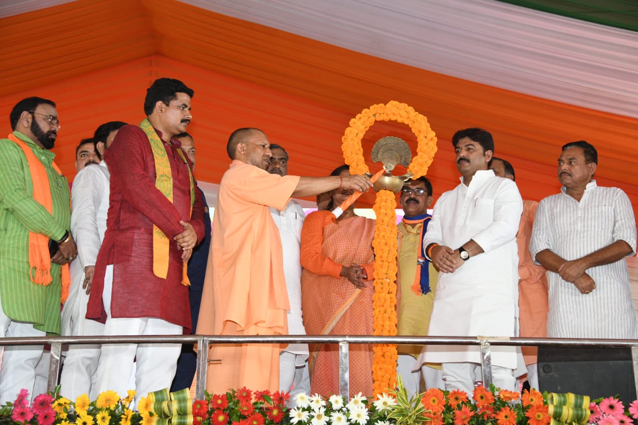 जौनपुर:258 करोड़ रुपए लागत से 116 विकास परियोजनाओं का मा0 मुख्यमंत्री जी ने किया शिलान्यास